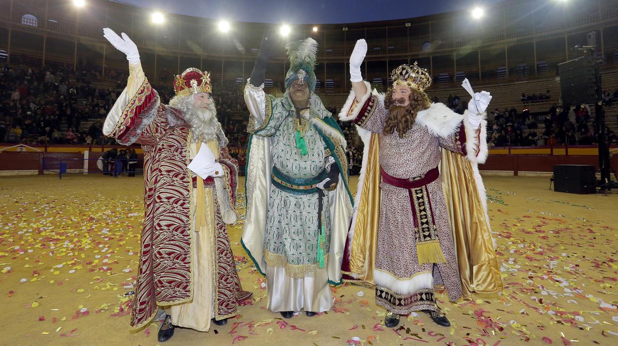 Los Reyes Magos en la plaza de Toros, en una imagen difundida por el Patronato Municipal de Turismo de Alicante