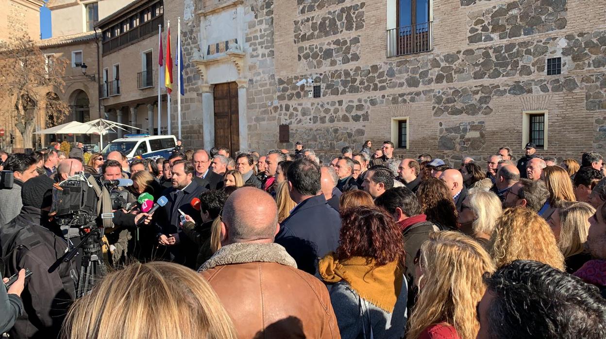 Un momento de la concentración ante la sede del Gobierno regional