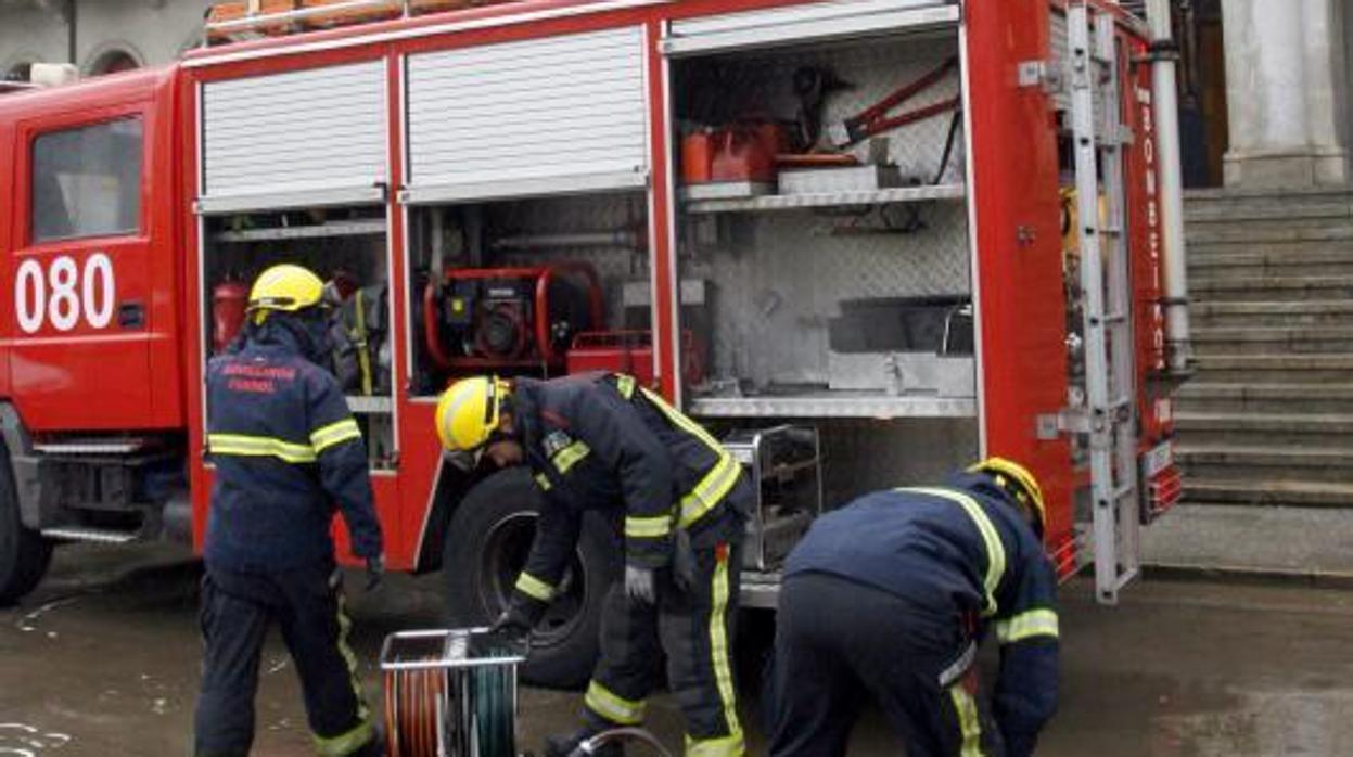 Bomberos, en una foto de archivo