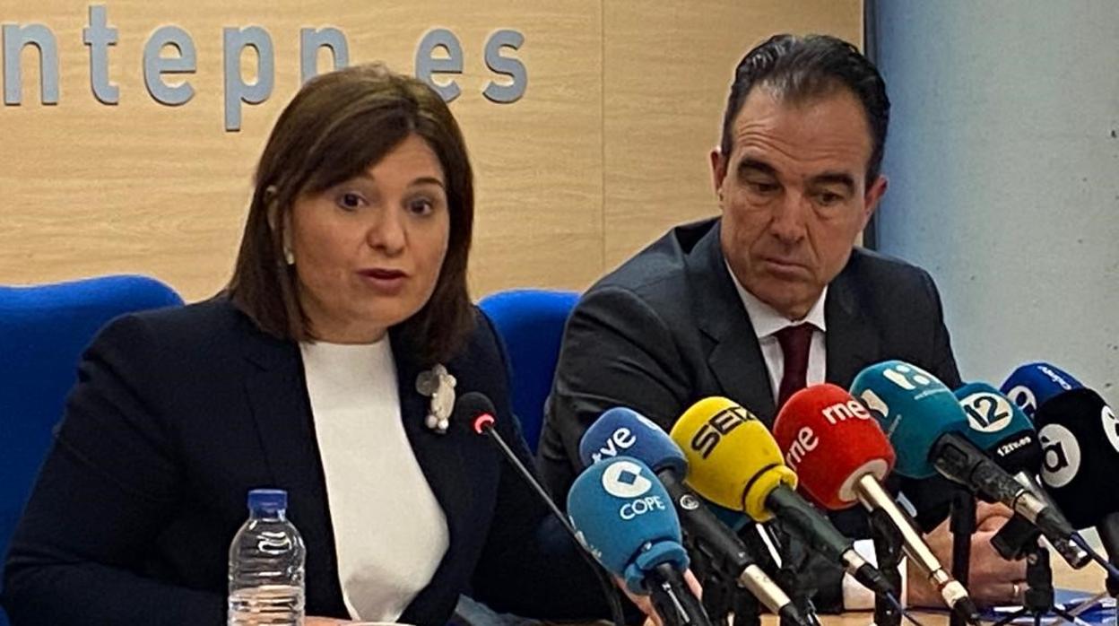 Isabel Bonig y Antonio Peral, este miércoles en la sede provincial del PP en Alicante