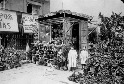 Puesto de flores primitivo abierto por la familia Martín en 1889