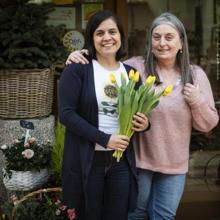 Mercedes Rodríguez y Elsa Valverde (derecha), socias de la nueva floristería que abrirá en primavera