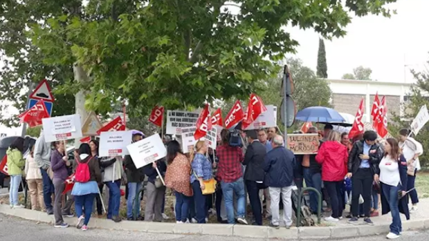 Los camareros del Palacio de la Moncloa protestan por el impago de las nóminas desde agosto