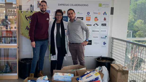 ULab entrega a la Asociación Nazaret los alimentos infantiles recogidos en Navidad