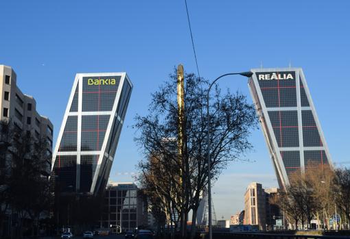 Imagen de las dos torres que popularmente se siguen llamando Torres KIO