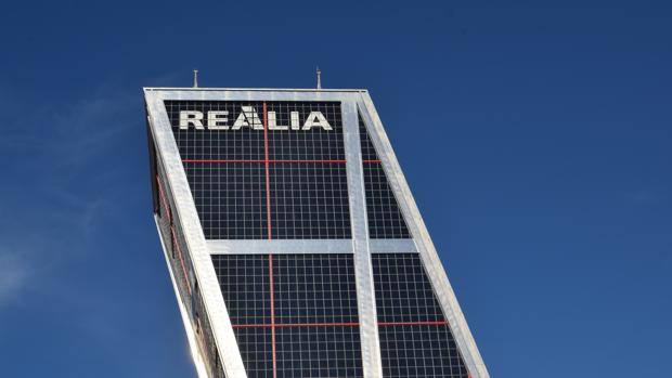 Torre Realia\The Icon, primer edificio de oficinas inclinado del mundo