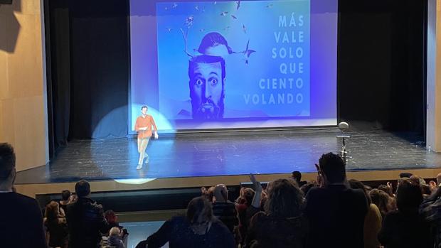 El monologuista Edu Soto pone la guinda a la temporada escénica del Auditori Teulada Moraira