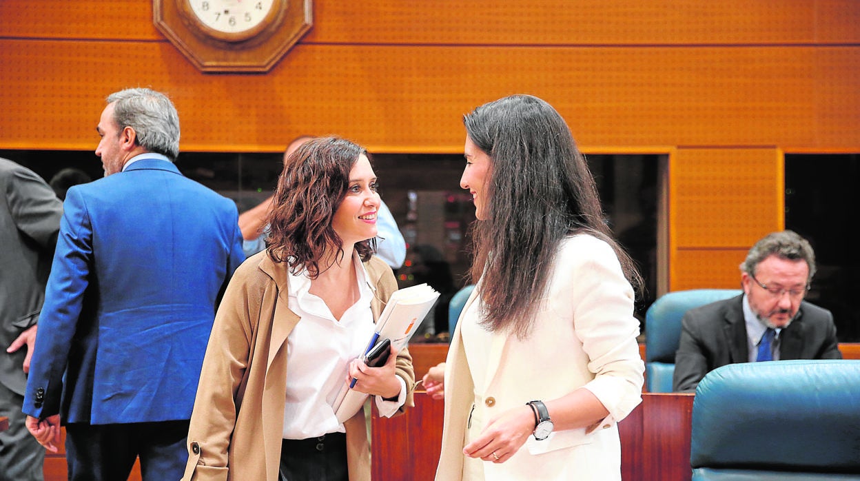 Isabel Díaz Ayuso y Rocío Monasterio, en la Asamblea de Madrid