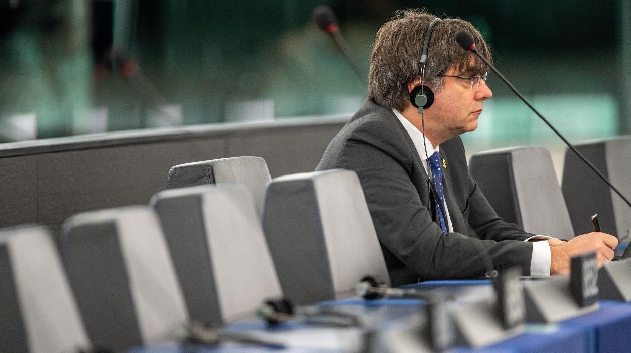 Carles Puigdemont en su escaño del Parlamento Europeo, en Estrasburgo