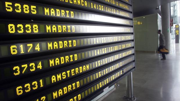 Un hombre muere tras bajar de un vuelo derivado al aeropuerto de Manises por el temporal