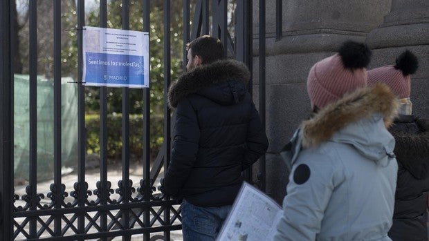 Alerta roja en Madrid por las fuertes rachas de viento: El Retiro y otros ocho parques, cerrados