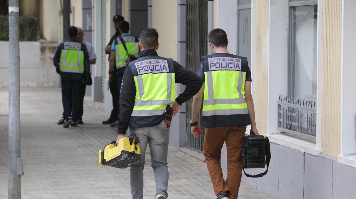 Imagen de archivo de unos agentes de la Policía Nacional