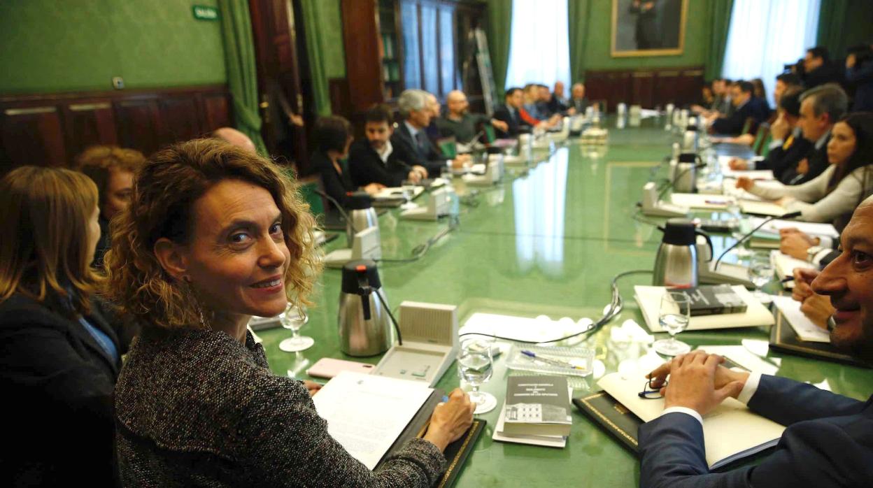 La presidenta del Congreso, Meritxell Batet, durante la primera reunión de la Junta de Portavoces del Congreso tras la elección de Pedro Sánchez