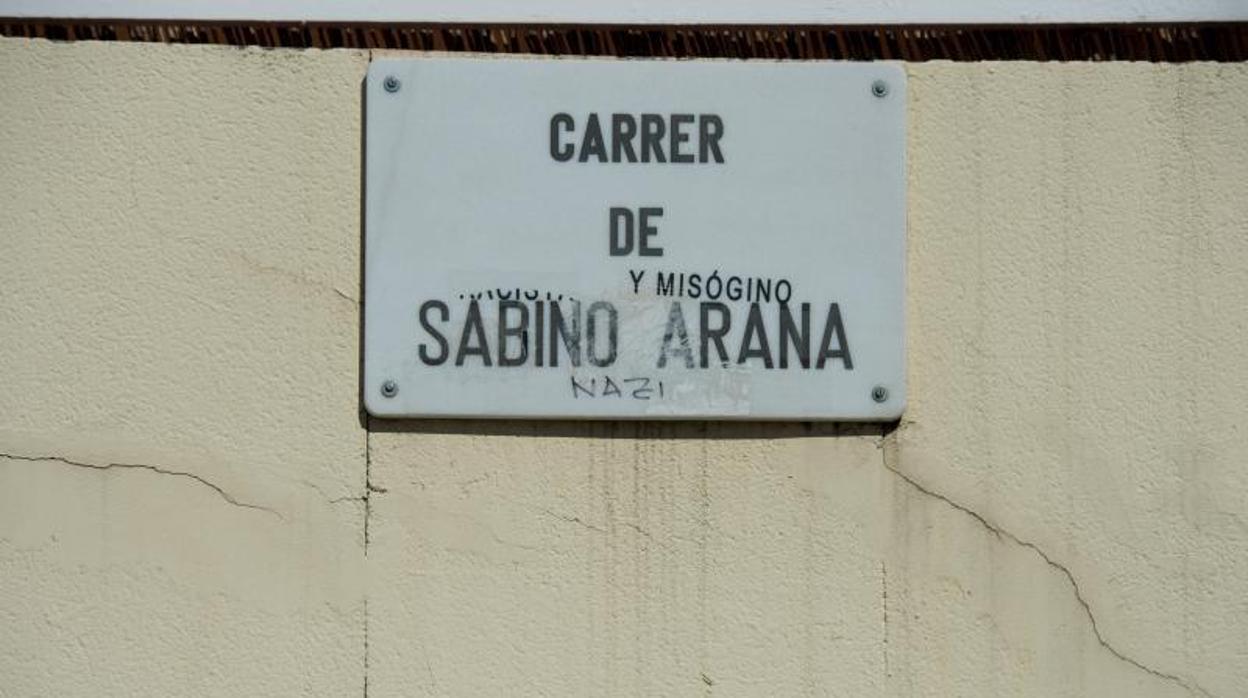 Placa de la calle Sabino Arana de Barcelona