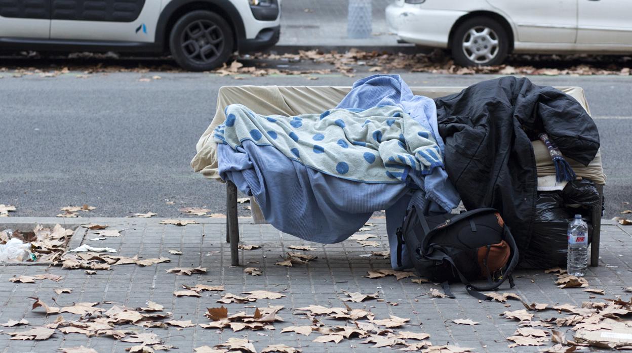 Una persona sin hogar en las calles de Barcelona