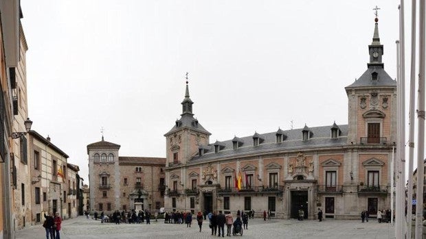 Obras de urgencia en la Casa de Cisneros por «peligro de desprendimientos» tras el temporal