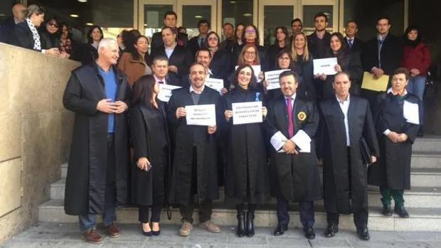 Los doce abogados del turno de oficio del partido judicial de Ocaña, los primeros de España en huelga