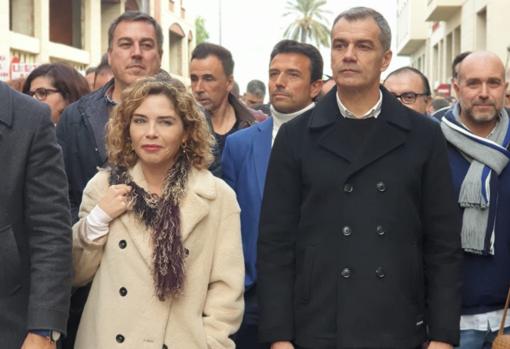 Marta Martín y Toni Cantó, durante la manifestación contra la ley de Plurilingüismo