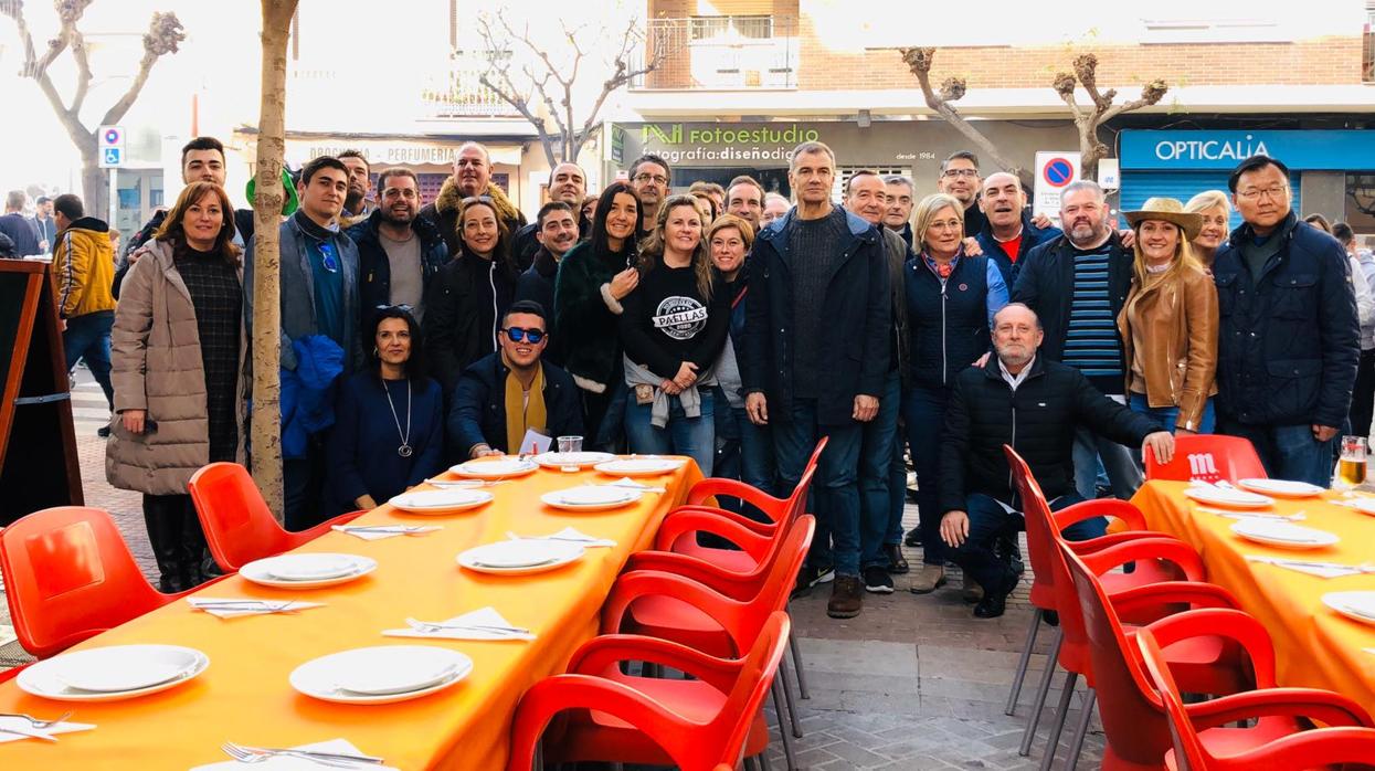 Cargos de Ciudadanos, entre ellos Toni Cantó, el pasadoviernes en las paellas de Benicàssim