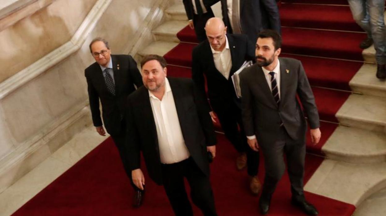 Junqueras, con Torra y Torrent ayer en el Parlament