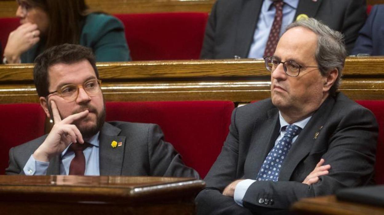 Aragonès y Torra, en el pleno parlamentario del lunes