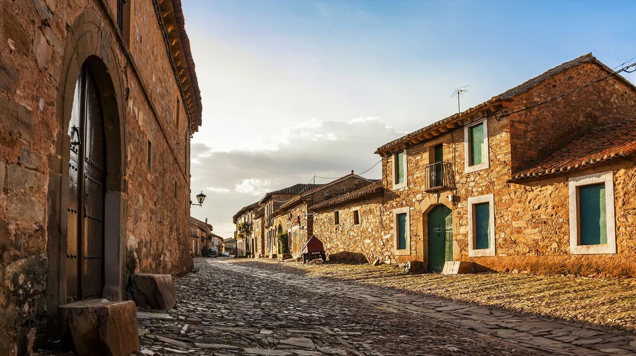 Estos son los nuevos pueblos de Castilla y León más bonitos de España y sus principales atractivos