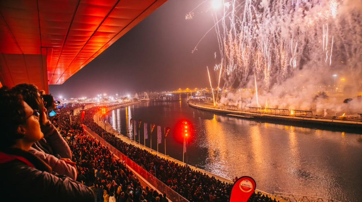 Imagen del espectáculo pirotécnico en la Marina de Valencia