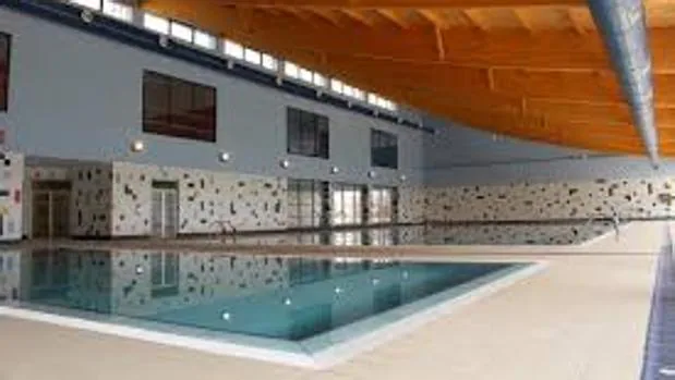 El alcalde de El Campello desbloquea la apertura de la piscina municipal terminada hace tres años