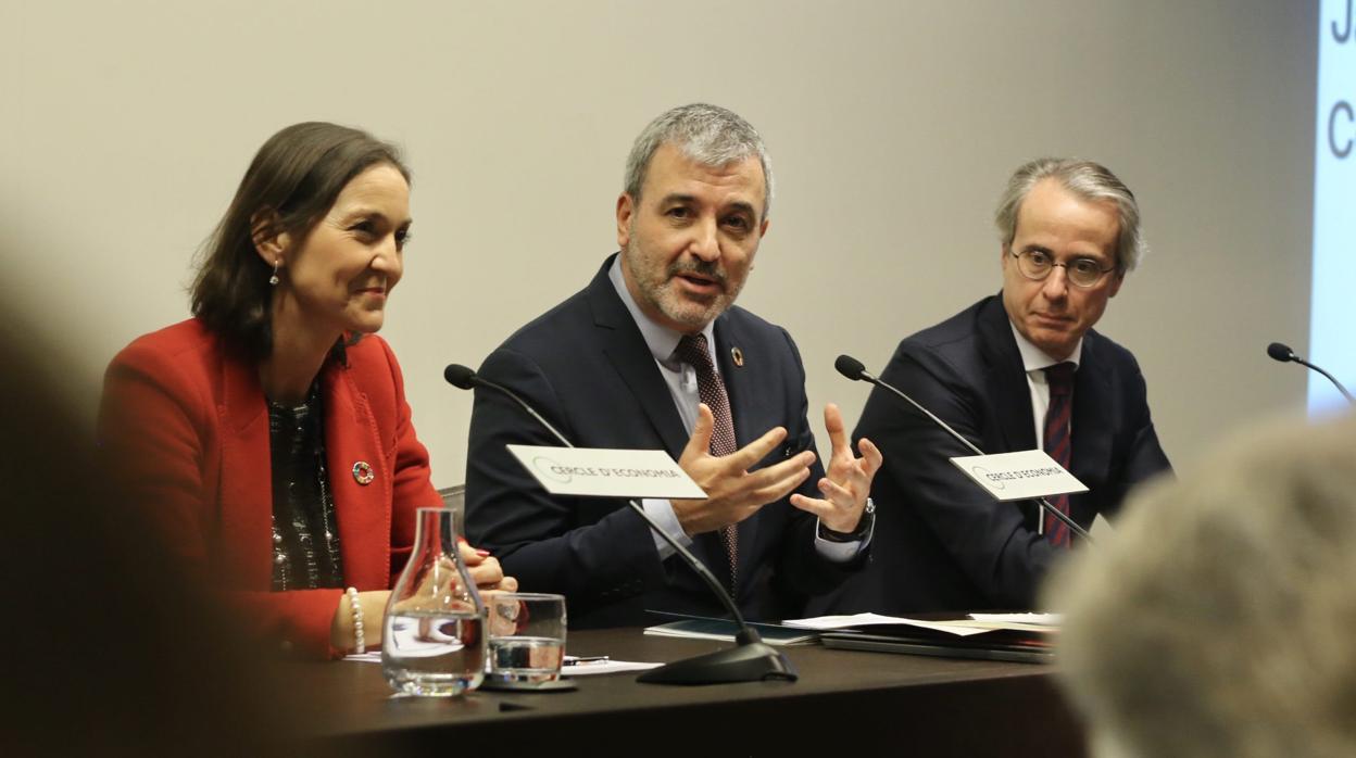 Collboni, en el centro de la imagen, durante su intervención