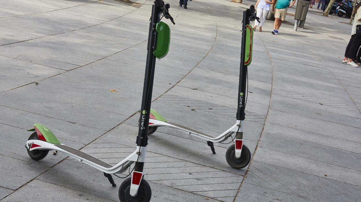 Imagen de archivo de los patinetes eléctricos de Lime