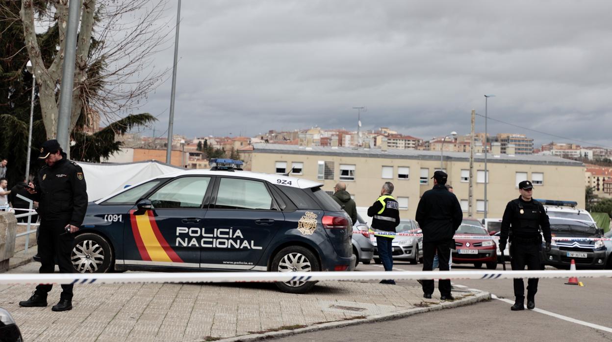 Efectivos de la Policía Nacional en el lugar del tiroteo