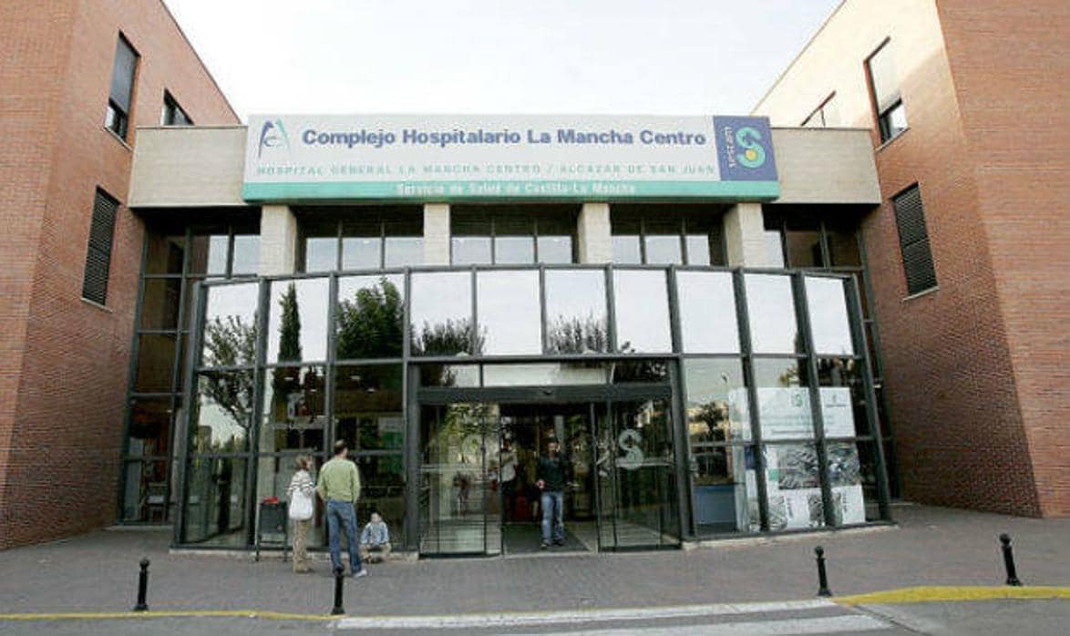 Hospital Mancha Centro, donde han sido trasladados los tres afectados por el humo
