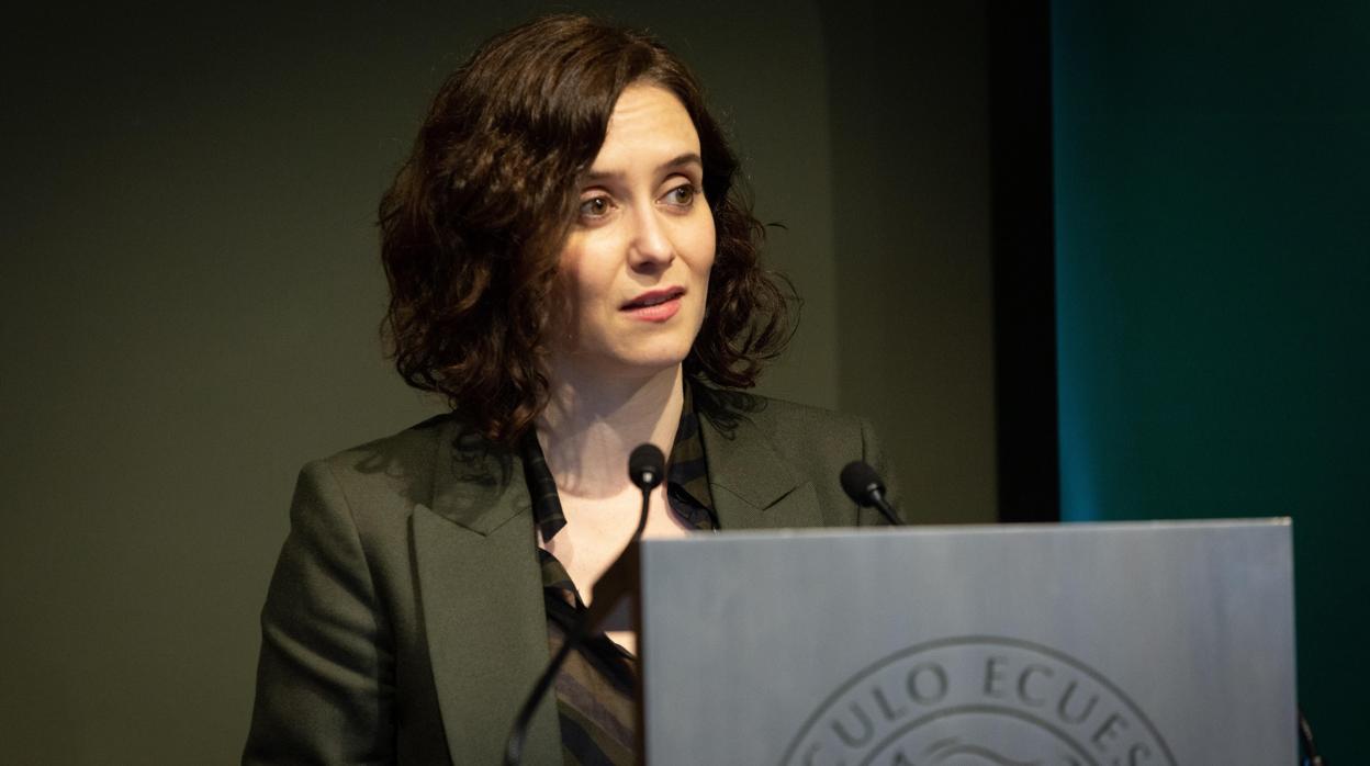 Díaz Ayuso, durante su intervención en una conferencia en el Círculo Ecuestre de Barcelona