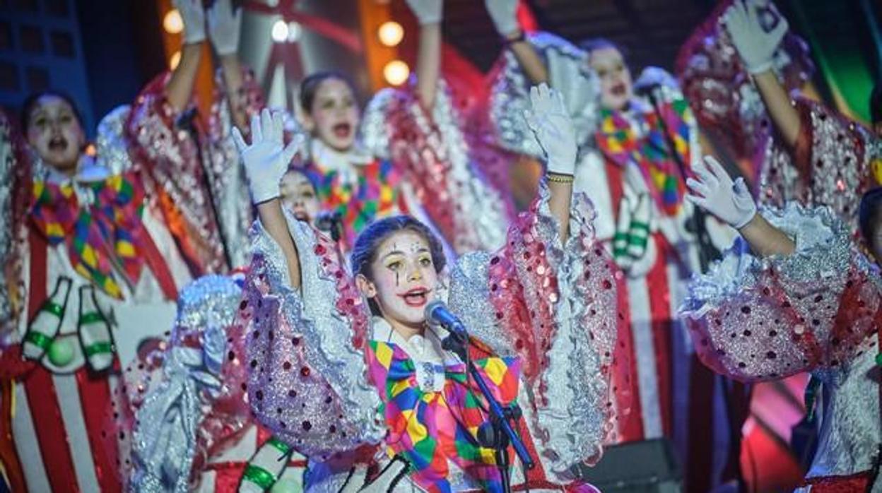 Sofocados marca el nivel en la primera fase de murgas infantiles