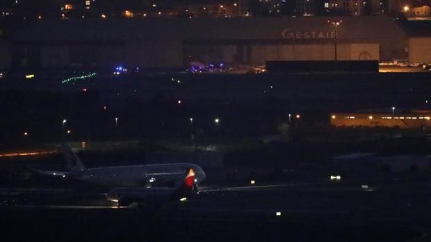 Aterriza sin incidencias el avión de Air Canada con 128 personas a bordo tras casi cinco horas sobrevolando Madrid