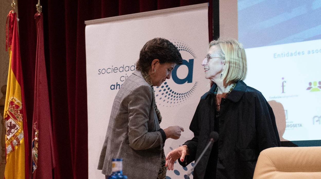 Rosa Díez (fundadora de UPYD) y María San Gil (expresidenta del PP vasco), en la presentación del I Congreso de Sociedad Civil