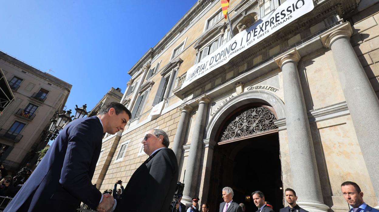 Torra y Sánchez a las puertas de la Generalitat