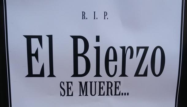 «El Bierzo se muere»: las esquelas que «empapelan» Ponferrada en protesta por su «agonía» económica