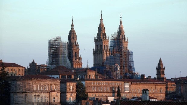 La Catedral avanza en su puesta a punto para el Xacobeo: la escalinata, para julio