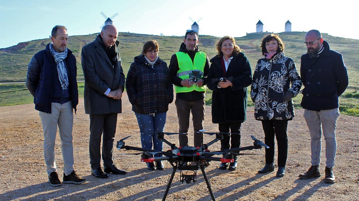 La consejera de Educación, en la inauguración del curso de drones en Alcázar de San Juan