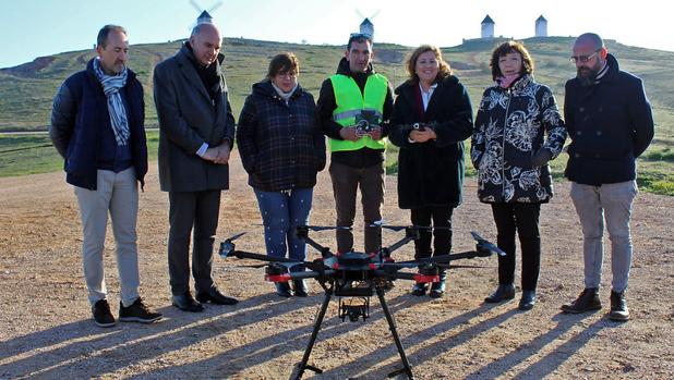 primer curso oficial de piloto de drones docentes de Profesional