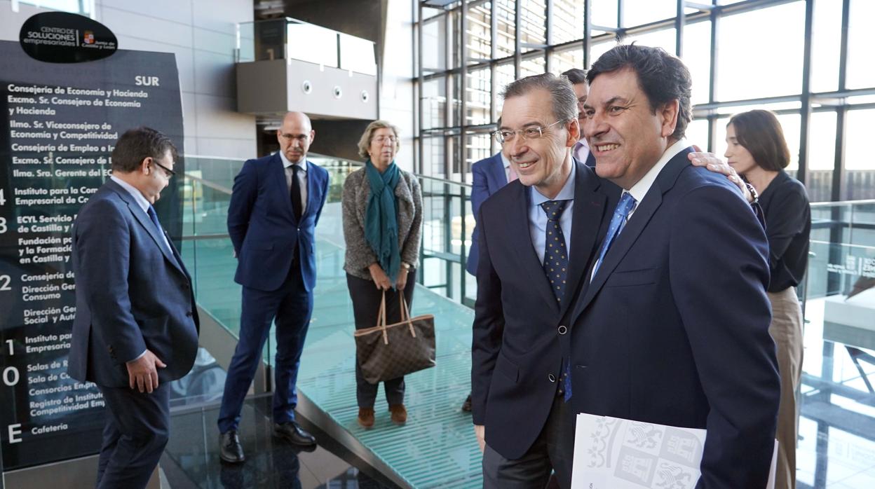 Los consejeros Germán Barrios y Carlos Fernández Carriedo, durante la jornada sobre el Plan de Internacionalización