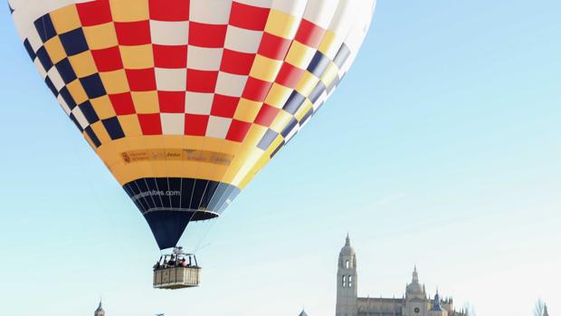 Herida una mujer tras el aterrizaje forzoso de un globo aerostático en Mingorria (Ávila)