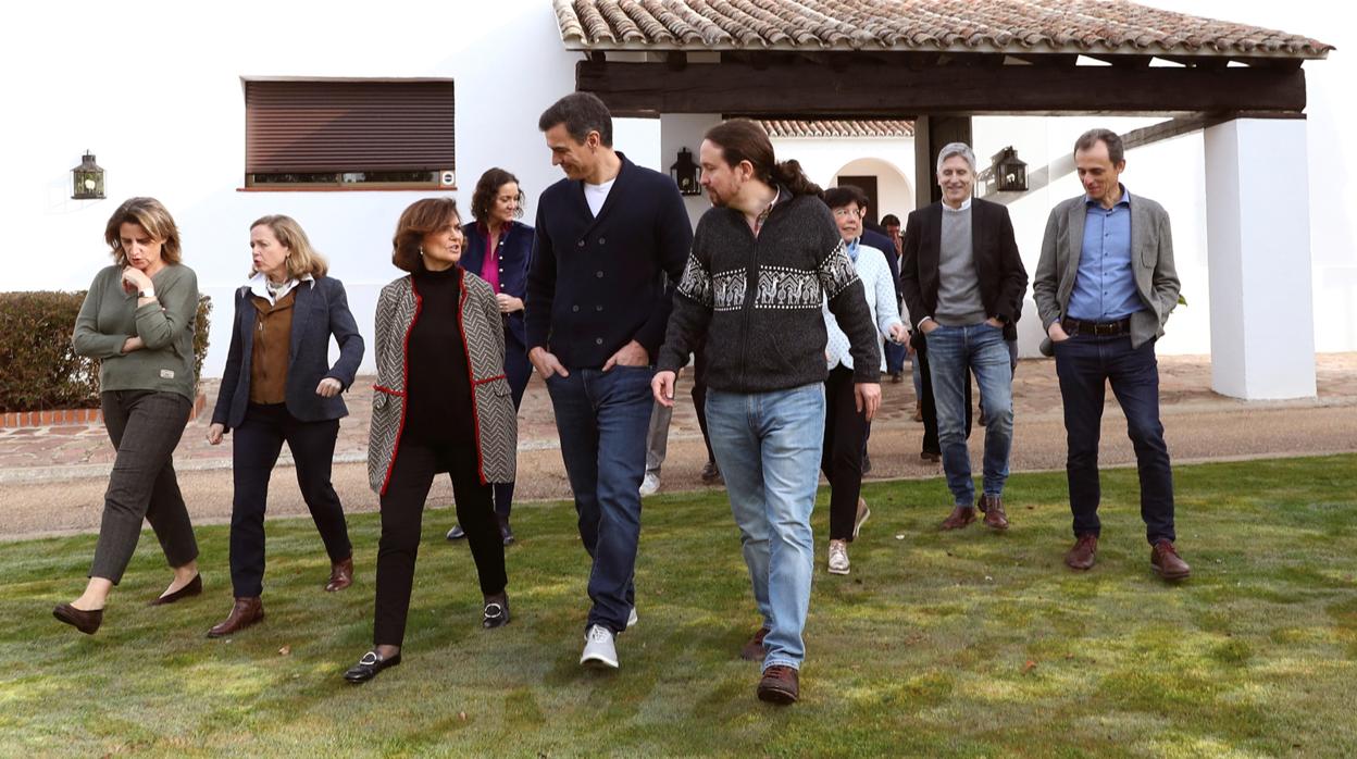 Una de las muchas imágenes que el Gobierno transmitió de su reunión «informal» en Quintos de Mora