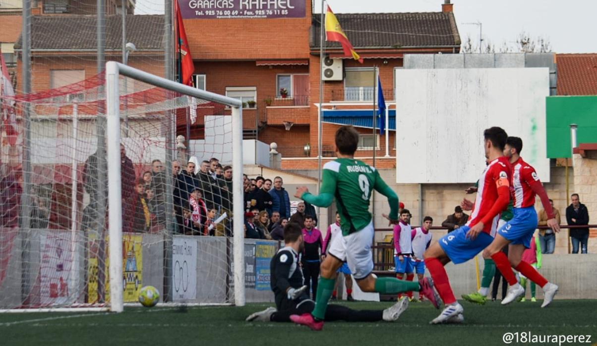 Rubén Moreno marcó el empate a dos en un disparo cruzado