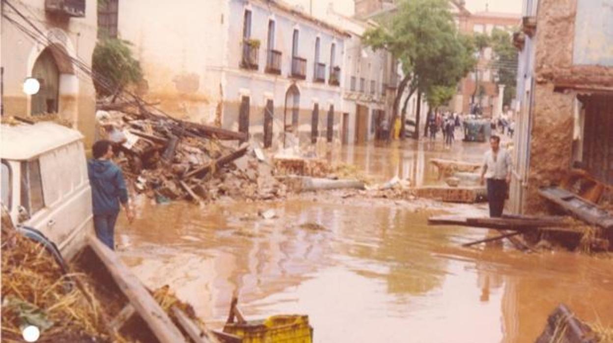 Imagen de archivo de la riada acaecida el 1 de julio de 1979 en Valdepeñas