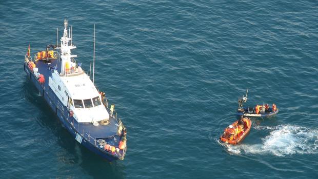 Buscan a un marinero desaparecido tras el naufragio de su embarcación cerca de Ons (Pontevedra)