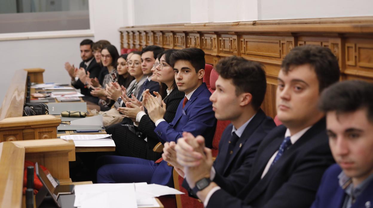 Los estudiantes, en los escaños de los diputados regionales