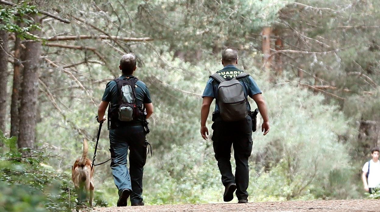 Dos agentes de la Guardia Civil, en una imagen de archivo