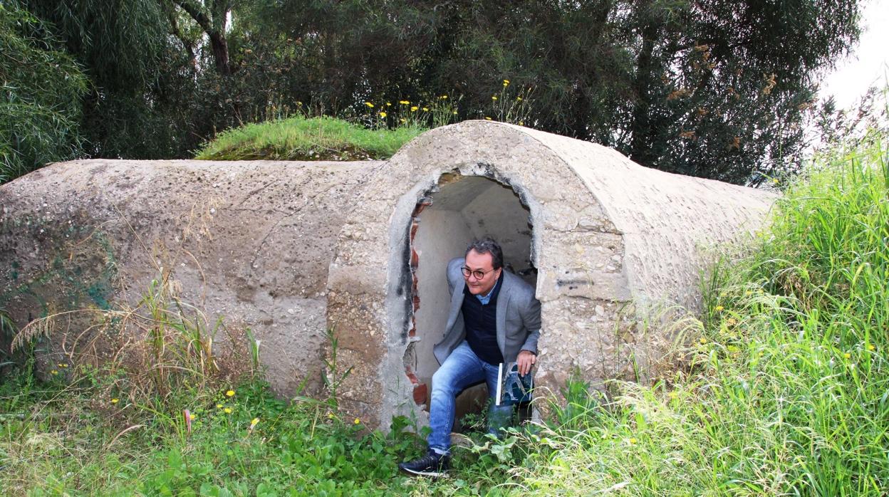 El portavoz socialista visitando el nido de ametralladoras de la Guerra Civil